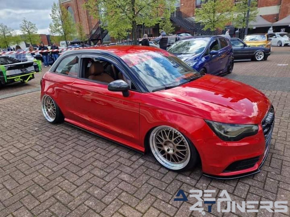 Dropped Show 2k24
Imagen del reportaje de la revista Tuning Area4tuners.es, de la concentración de coches Tuning del año 2024 en Koeltorenlaan, Bélgica