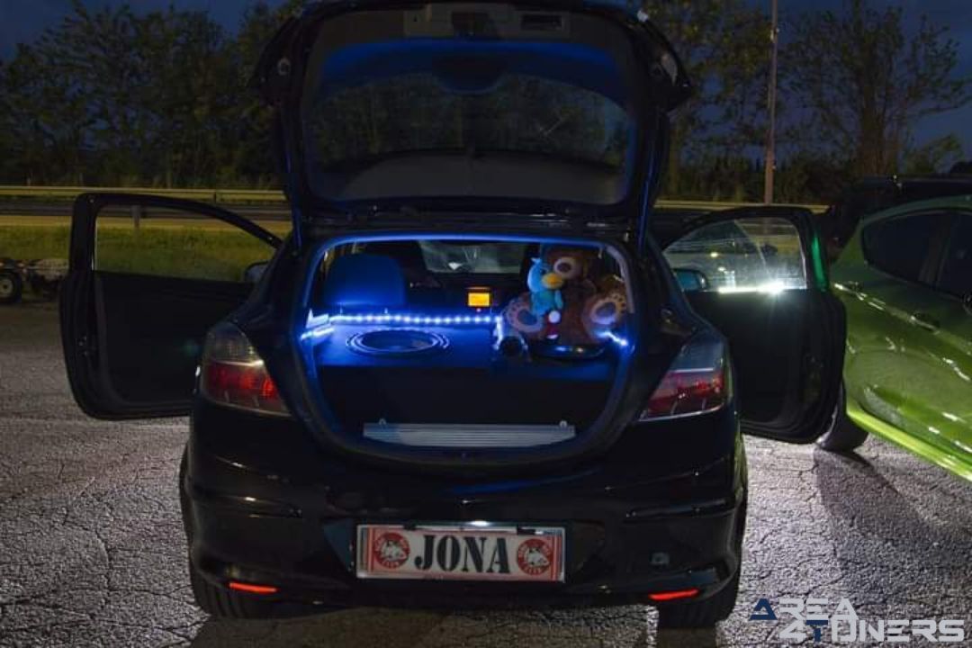 Toretto's Team
Imagen del reportaje de la revista Tuning Area4tuners.es, de la concentración de coches Tuning del año 2024 en Orzinuovi, Italia