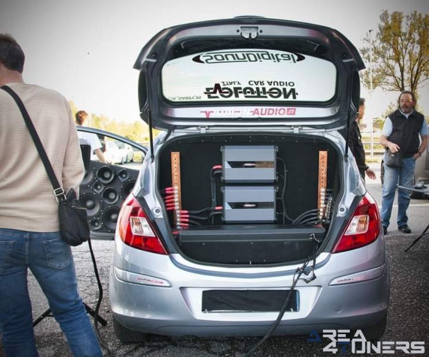 Toretto's Team
Imagen del reportaje de la revista Tuning Area4tuners.es, de la concentración de coches Tuning del año 2024 en Orzinuovi, Italia