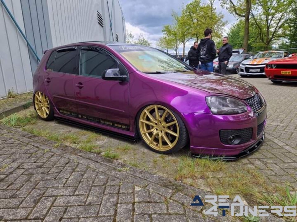 Season Kickoff 2k24
Imagen del reportaje de la revista Tuning Area4tuners.es, de la concentración de coches Tuning del año 2024 en Uden, Holanda