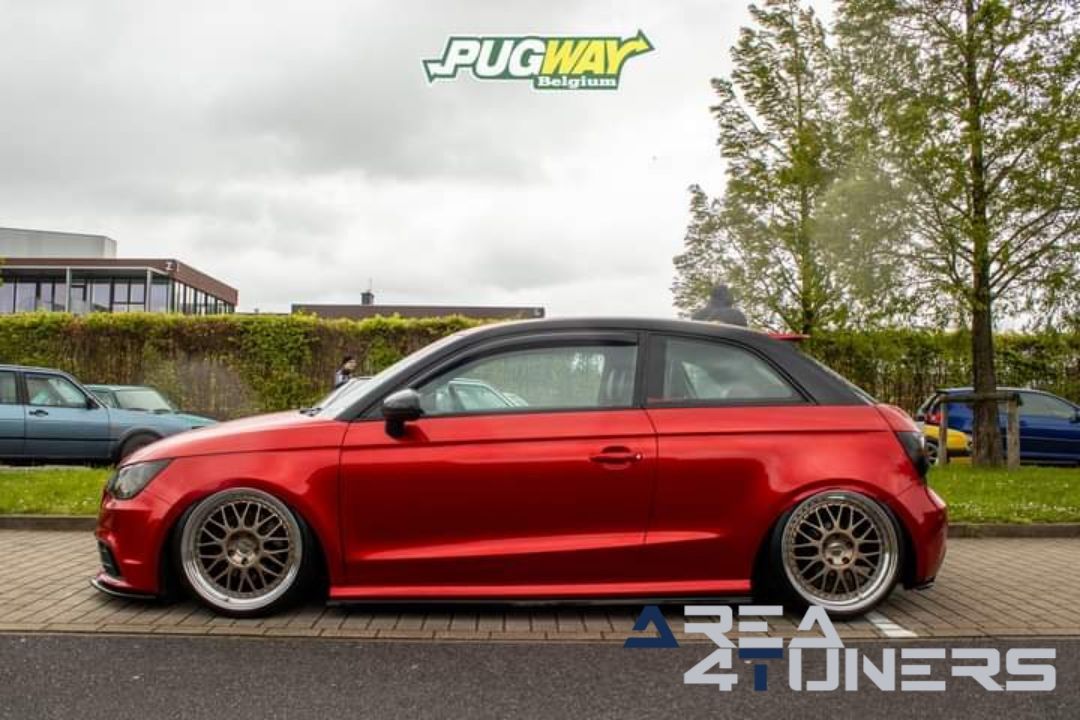 Lay Low Number
Imagen del reportaje de la revista Tuning Area4tuners.es, de la concentración de coches Tuning del año 2024 en Cortrique, Bélgica