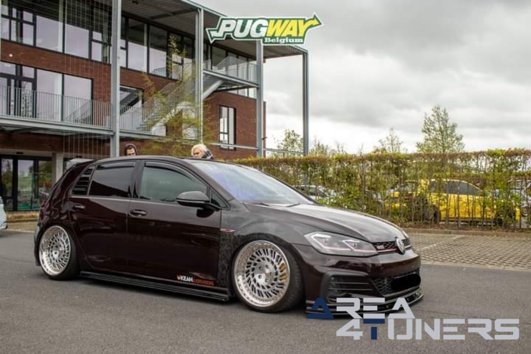 Lay Low Number
Imagen del reportaje de la revista Tuning Area4tuners.es, de la concentración de coches Tuning del año 2024 en Cortrique, Bélgica