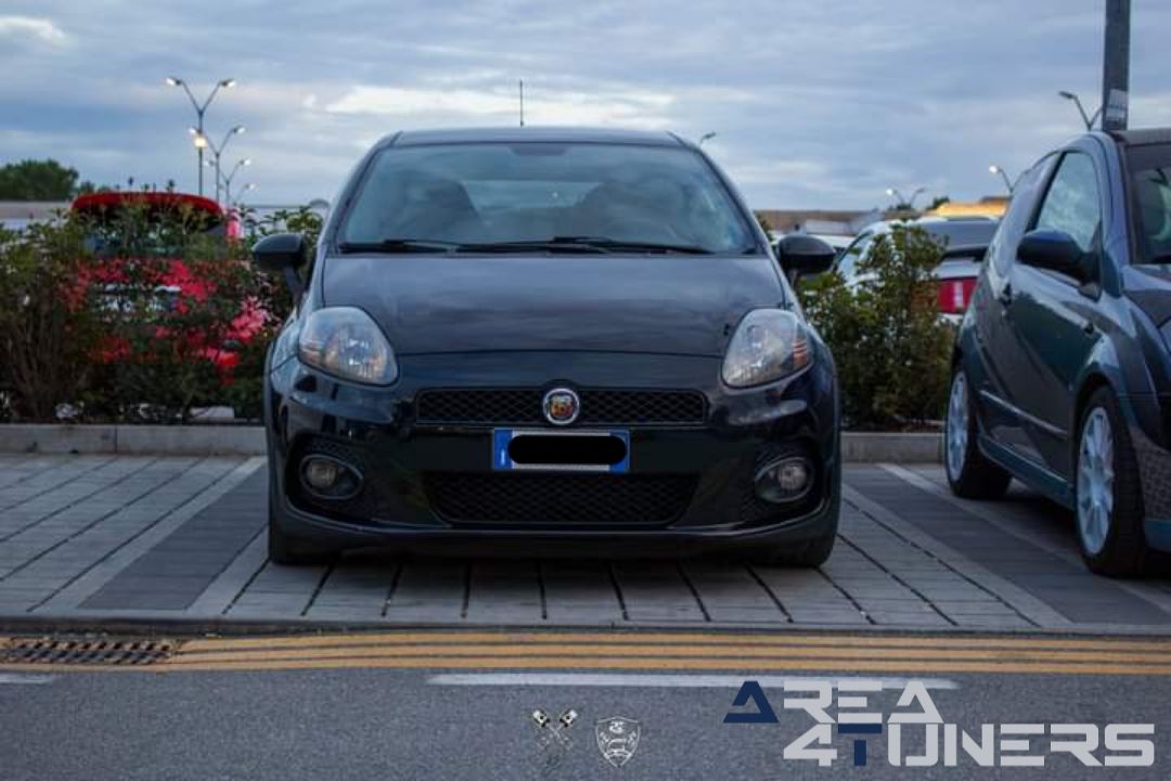 Ritrovo Food Garage Happy Birthday
Imagen del reportaje de la revista Tuning Area4tuners.es, de la concentración de coches Tuning del año 2024 en Serravallae, Italia