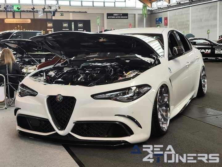 Tuning World Bodensee 2024
Imagen del reportaje de la revista Tuning Area4tuners.es, de la concentración de coches Tuning del año 2024 en Friedrichshafen, Alemania