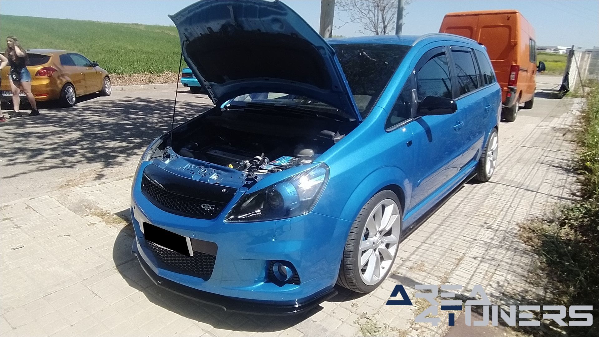 Homenaje A Cristóbal
Imagen del reportaje de la revista Tuning Area4tuners.es, de la concentración de coches Tuning del año 2024 en Casarrubuelos, Madrid, España