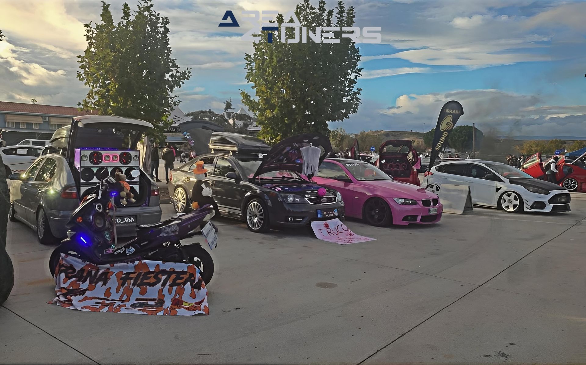 2a Kdd Old School
Imagen del reportaje de la revista Tuning Area4tuners.es, de la concentración de coches Tuning del año 2024 en Otero, Toledo, España.