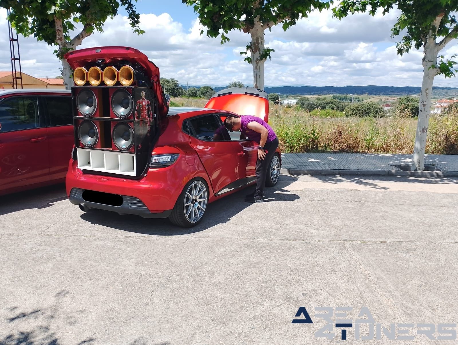 1a Concentración Multimarca Carcaboso
Imagen del reportaje de la revista Tuning Area4tuners.es, de la concentración de coches Tuning del año 2024 en Carcaboso, Cáceres, España