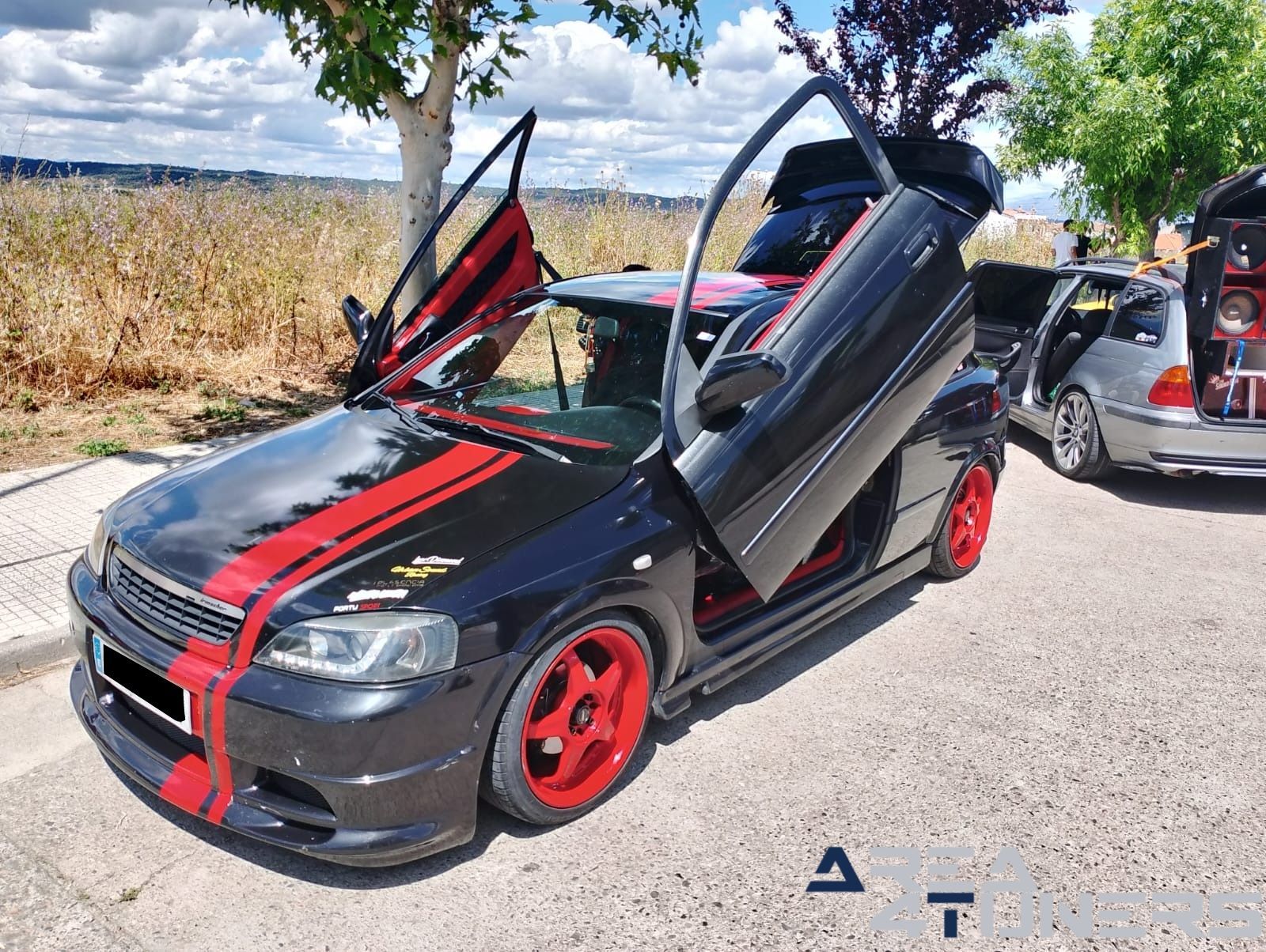 1a Concentración Multimarca Carcaboso
Imagen del reportaje de la revista Tuning Area4tuners.es, de la concentración de coches Tuning del año 2024 en Carcaboso, Cáceres, España