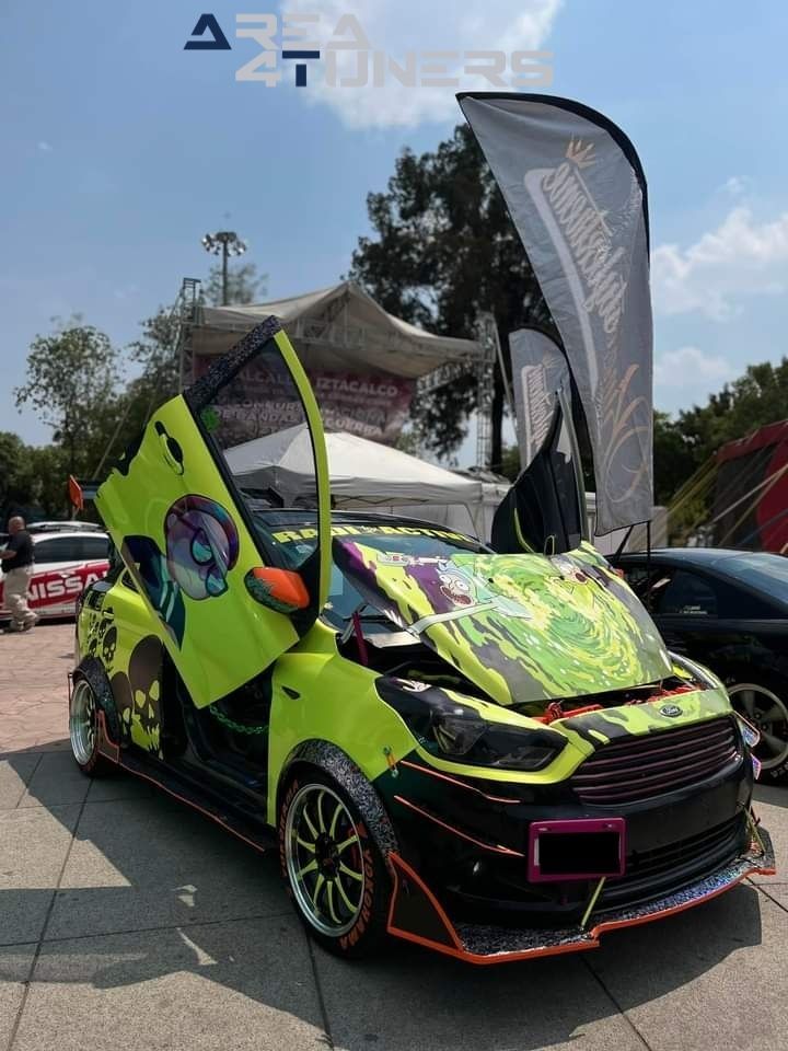 Cosplay
Imagen del reportaje de la revista Tuning Area4tuners.es, de la concentración de coches Tuning del año 2024 en Iztacalco, México