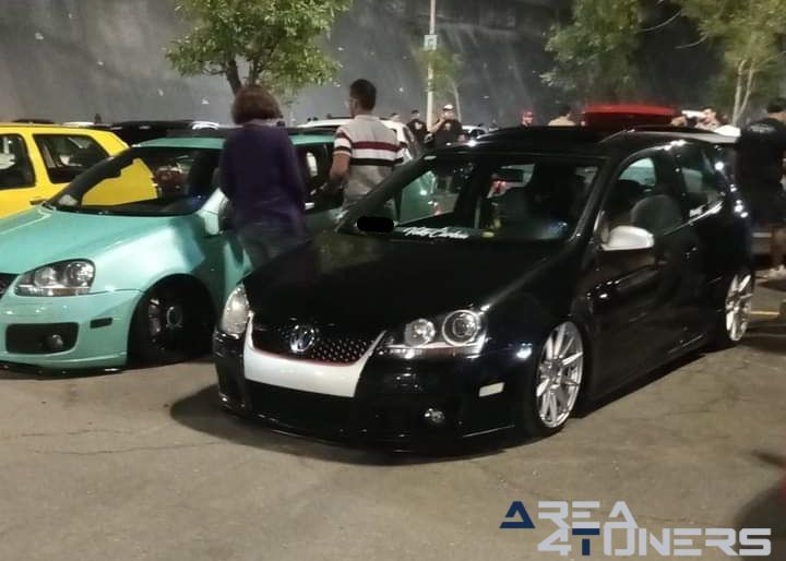4º Aniversario Rodando Con Estilo
Imagen del reportaje de la revista Tuning Area4tuners.es, de la concentración de coches Tuning del año 2024 en Las Plazas Outlet, Guadalajara, México