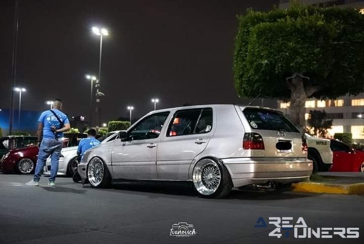 Meet Wallmart
Imagen del reportaje de la revista Tuning Area4tuners.es, de la concentración de coches Tuning del año 2024 en Toreo, México