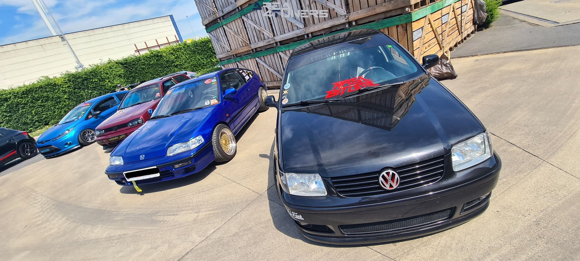 Golden Squad And Gazman
Imagen del reportaje de la revista Tuning Area4tuners.es, de la concentración de coches Tuning del año 2024 en Tournai, Bélgica