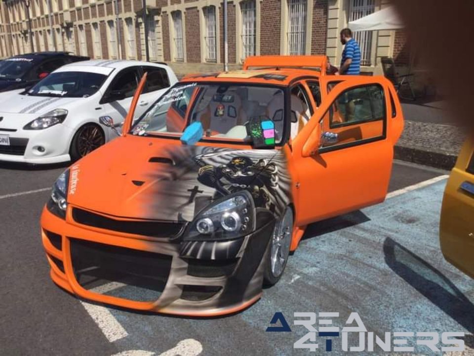 Ras.02
Imagen del reportaje de la revista Tuning Area4tuners.es, de la concentración de coches Tuning del año 2024 en Latere, Francia