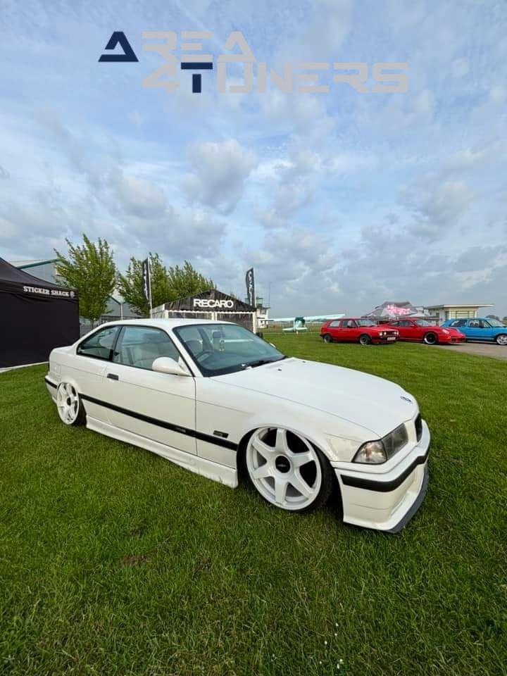 Edition Reloaded
Imagen del reportaje de la revista Tuning Area4tuners.es, de la concentración de coches Tuning del año 2024 en Northampton, Uk