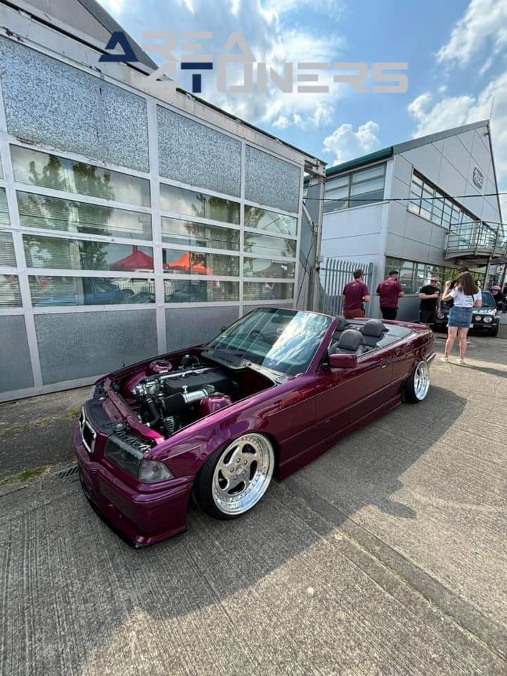 Edition Reloaded
Imagen del reportaje de la revista Tuning Area4tuners.es, de la concentración de coches Tuning del año 2024 en Northampton, Uk