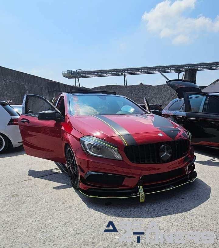 Customville 2024
Imagen del reportaje de la revista Tuning Area4tuners.es, de la concentración de coches Tuning del año 2024 en Wagerem, Bélgica