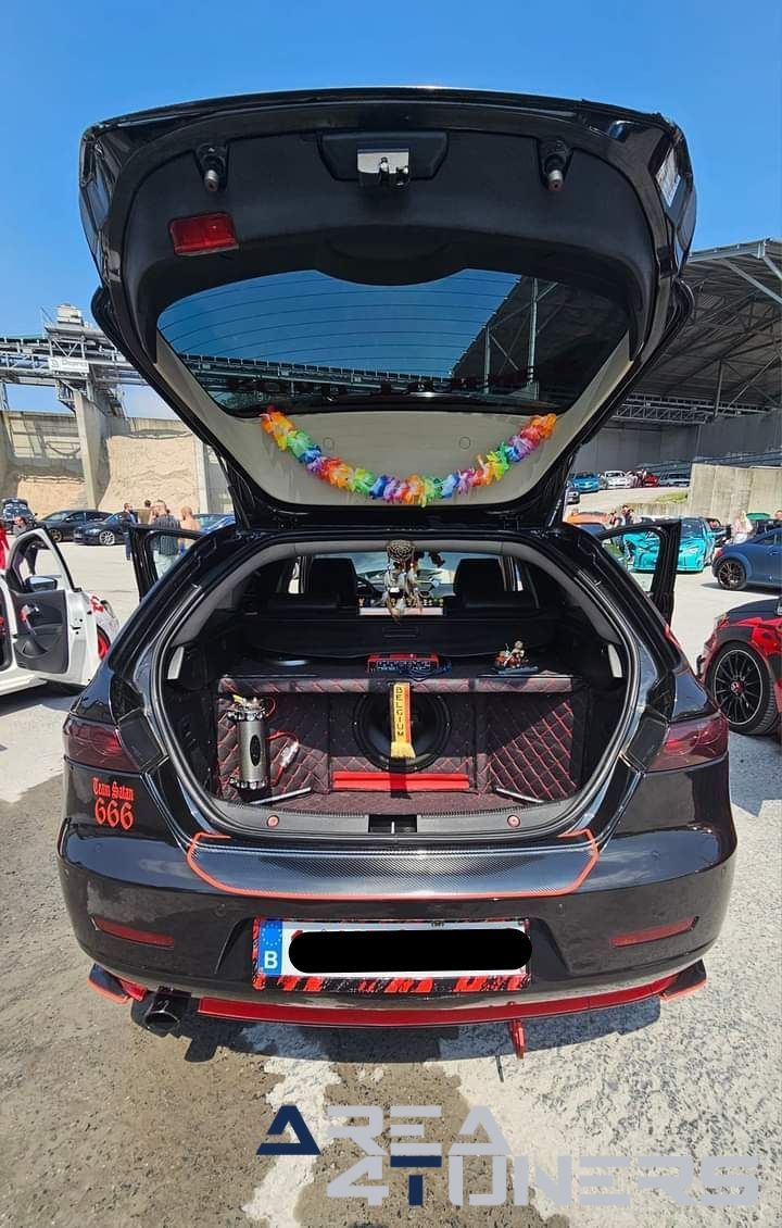 Customville 2024
Imagen del reportaje de la revista Tuning Area4tuners.es, de la concentración de coches Tuning del año 2024 en Wagerem, Bélgica