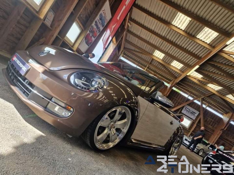 The Show
Imagen del reportaje de la revista Tuning Area4tuners.es, de la concentración de coches Tuning del año 2024 en Magny Cours, Francia