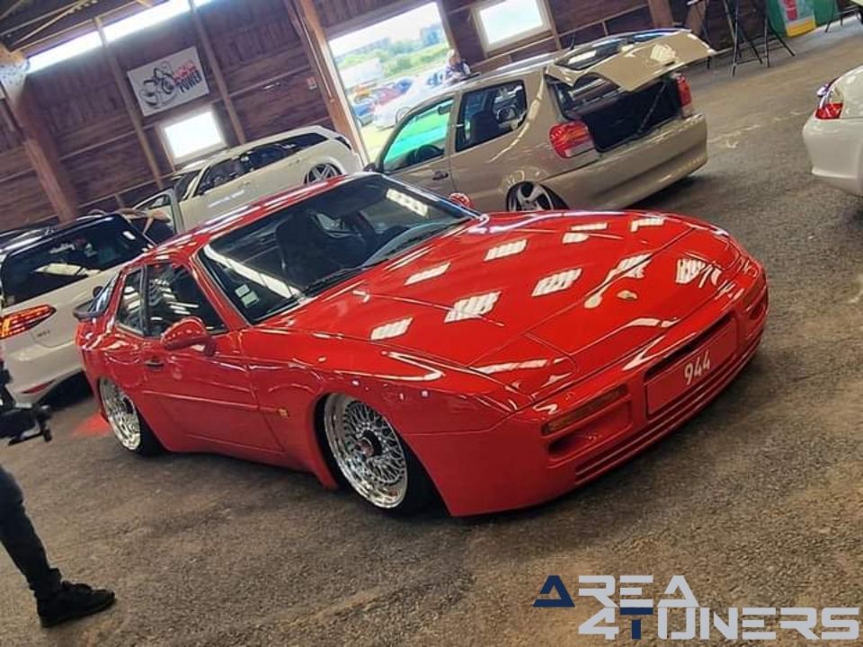 The Show
Imagen del reportaje de la revista Tuning Area4tuners.es, de la concentración de coches Tuning del año 2024 en Magny Cours, Francia