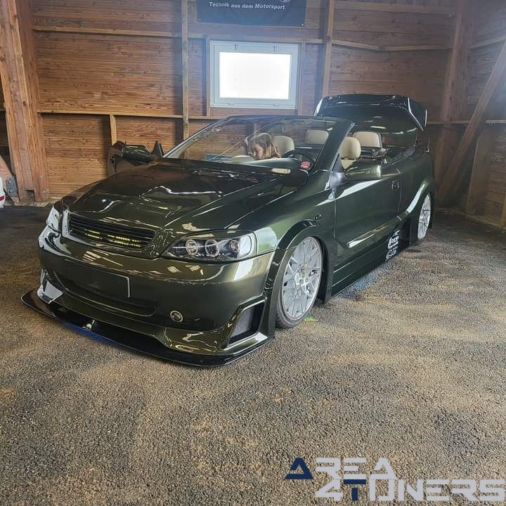 The Show
Imagen del reportaje de la revista Tuning Area4tuners.es, de la concentración de coches Tuning del año 2024 en Magny Cours, Francia