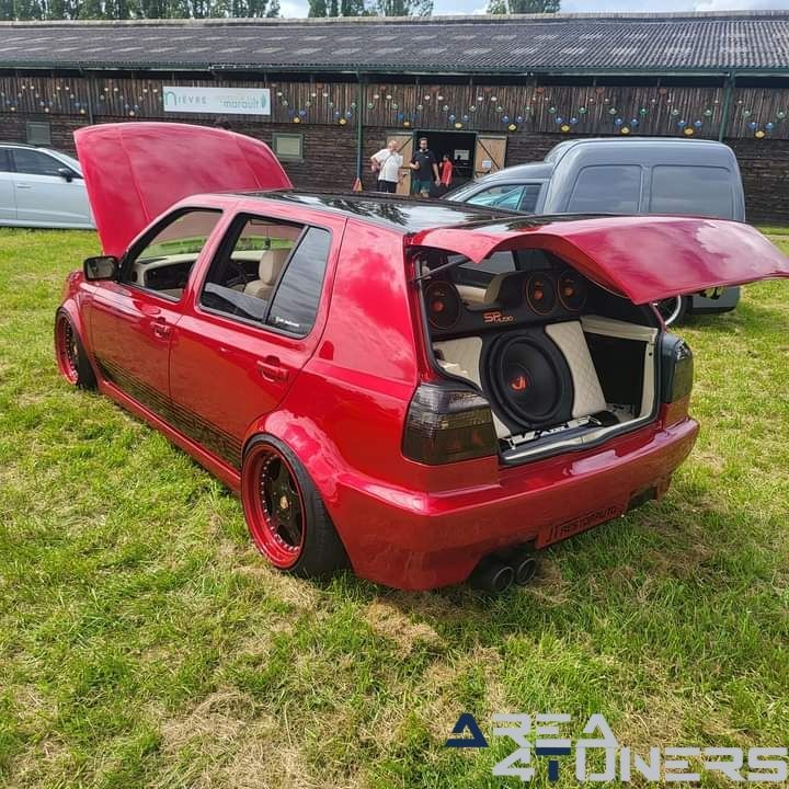 The Show
Imagen del reportaje de la revista Tuning Area4tuners.es, de la concentración de coches Tuning del año 2024 en Magny Cours, Francia