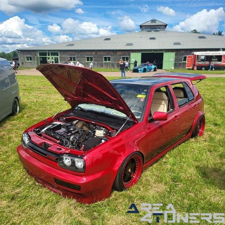 The Show
Imagen del reportaje de la revista Tuning Area4tuners.es, de la concentración de coches Tuning del año 2024 en Magny Cours, Francia