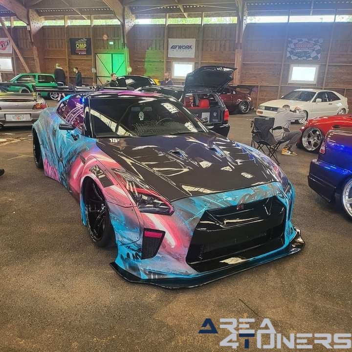 The Show
Imagen del reportaje de la revista Tuning Area4tuners.es, de la concentración de coches Tuning del año 2024 en Magny Cours, Francia