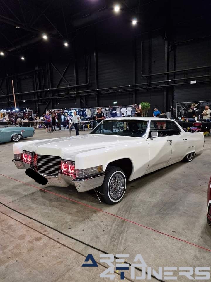 Ink And Art Convertie Die Boch
Imagen del reportaje de la revista Tuning Area4tuners.es, de la concentración de coches Tuning del año 2024 en Barbathallen, Holanda