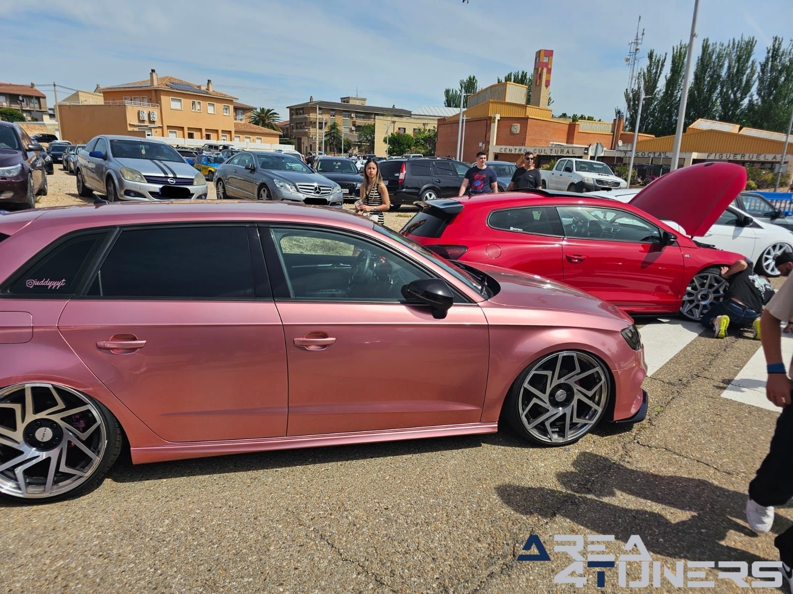 La Guarida Motorshow 2024
Imagen del reportaje de la revista Tuning Area4tuners.es, de la concentración de coches Tuning del año 2024 en Figueruelas, Zaragoza, España
