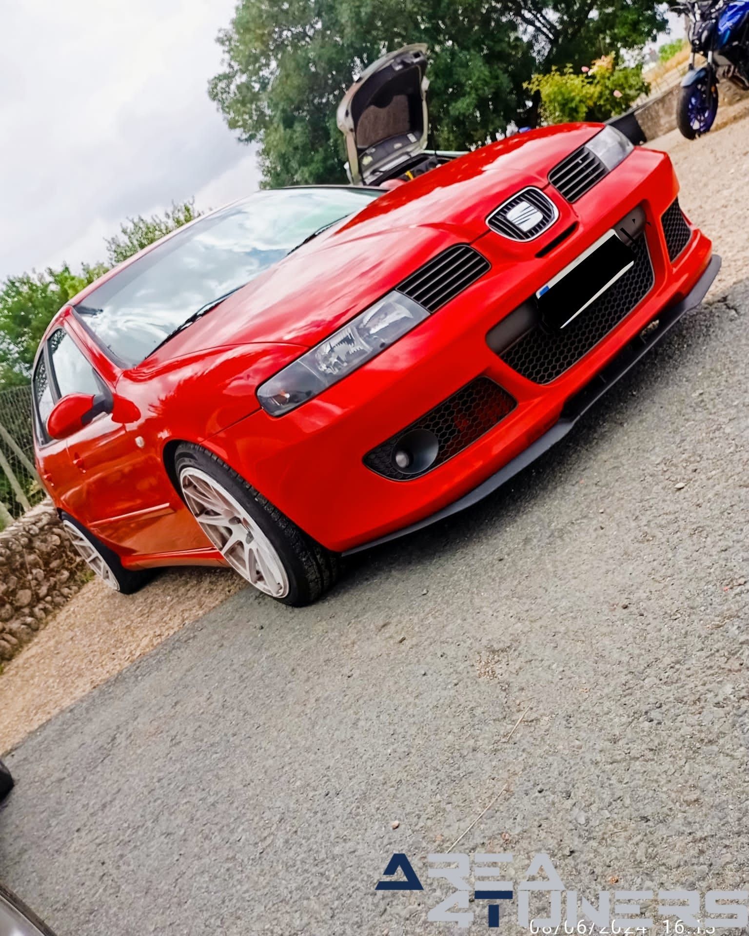 3a Expo Kdd Automovilística La Granja
Imagen del reportaje de la revista Tuning Area4tuners.es, de la concentración de coches Tuning del año 2024 en La Granja, Cáceres, España