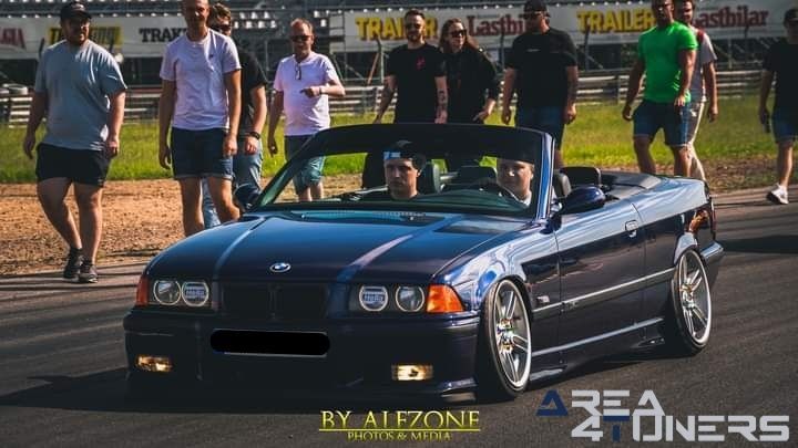 Swk's Grillkvall 2024 Insläpp
Imagen del reportaje de la revista Tuning Area4tuners.es, de la concentración de coches Tuning del año 2024 en Mantorp, Suecia