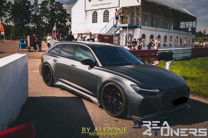 Swk's Grillkvall 2024 Insläpp
Imagen del reportaje de la revista Tuning Area4tuners.es, de la concentración de coches Tuning del año 2024 en Mantorp, Suecia