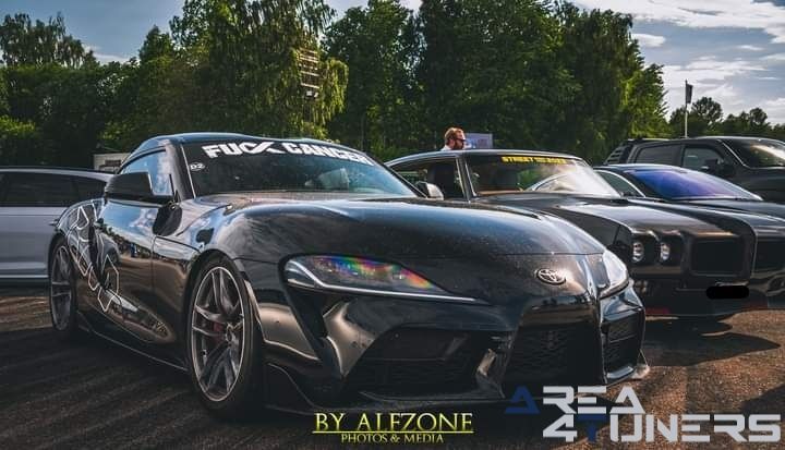 Swk's Grillkvall 2024 Insläpp
Imagen del reportaje de la revista Tuning Area4tuners.es, de la concentración de coches Tuning del año 2024 en Mantorp, Suecia