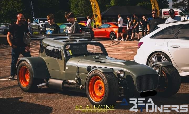 Swk's Grillkvall 2024 Insläpp
Imagen del reportaje de la revista Tuning Area4tuners.es, de la concentración de coches Tuning del año 2024 en Mantorp, Suecia