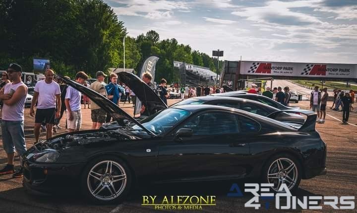Swk's Grillkvall 2024 Insläpp
Imagen del reportaje de la revista Tuning Area4tuners.es, de la concentración de coches Tuning del año 2024 en Mantorp, Suecia