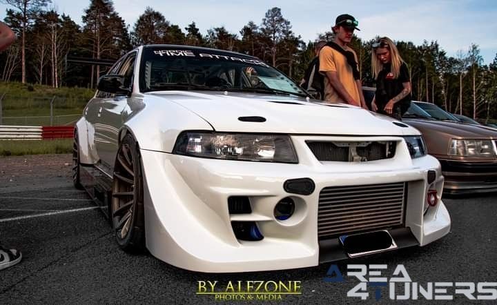 Swk's Grillkvall 2024 Insläpp
Imagen del reportaje de la revista Tuning Area4tuners.es, de la concentración de coches Tuning del año 2024 en Mantorp, Suecia