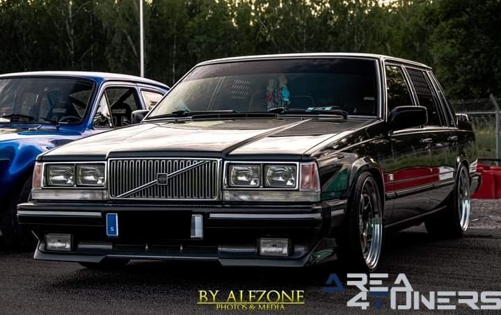 Swk's Grillkvall 2024 Insläpp
Imagen del reportaje de la revista Tuning Area4tuners.es, de la concentración de coches Tuning del año 2024 en Mantorp, Suecia