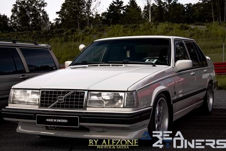 Swk's Grillkvall 2024 Insläpp
Imagen del reportaje de la revista Tuning Area4tuners.es, de la concentración de coches Tuning del año 2024 en Mantorp, Suecia