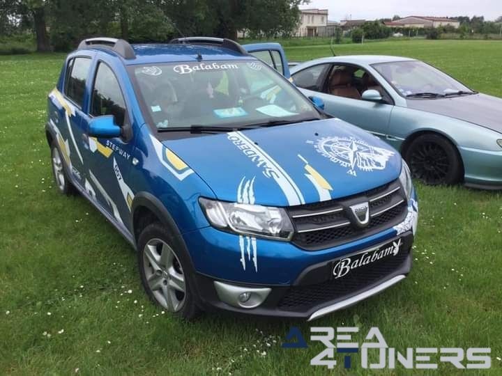 Explosif Tuning Club 2024
Imagen del reportaje de la revista Tuning Area4tuners.es, de la concentración de coches Tuning del año 2024 en Sempigny, Francia