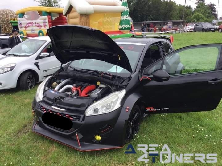 Explosif Tuning Club 2024
Imagen del reportaje de la revista Tuning Area4tuners.es, de la concentración de coches Tuning del año 2024 en Sempigny, Francia