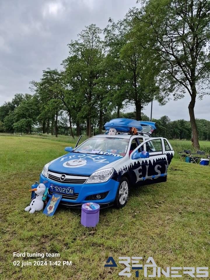 Caramel 2 Designed With Passion
Imagen del reportaje de la revista Tuning Area4tuners.es, de la concentración de coches Tuning del año 2024 en Merkplas, Bélgica.