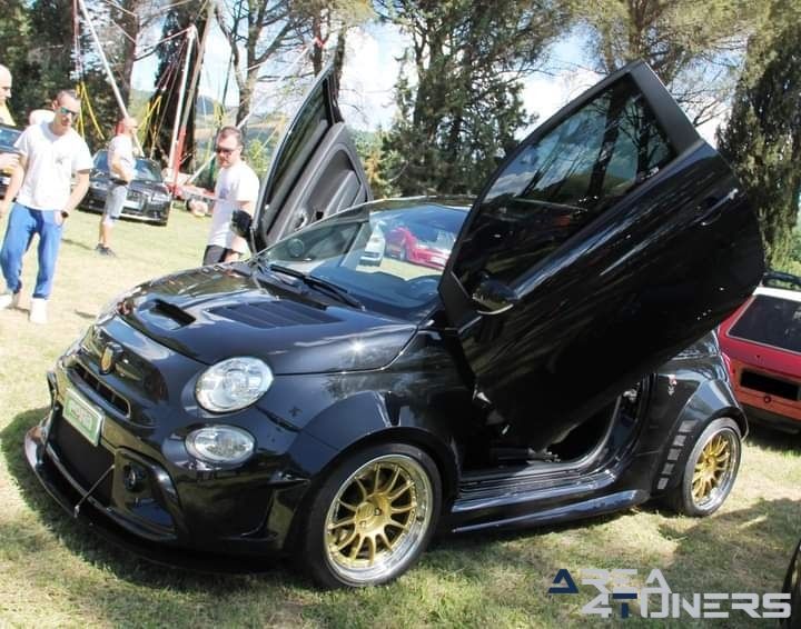 1 Raduno Tuning Expo Sagra Della Ficattola
Imagen del reportaje de la revista Tuning Area4tuners.es, de la concentración de coches Tuning del año 2024 en San Vicento A Torri, Italia.