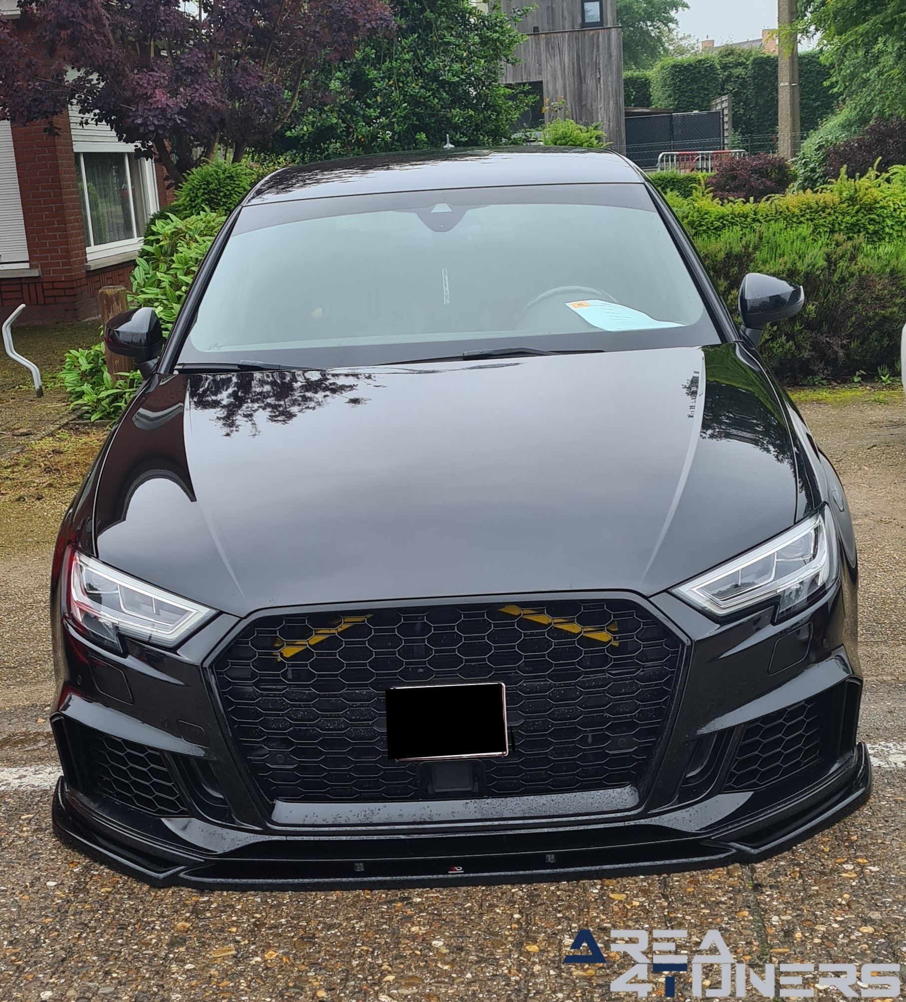 Modified Madness Volumen 1
Imagen del reportaje de la revista Tuning Area4tuners.es, de la concentración de coches Tuning del año 2024 en Herself, Bélgica.