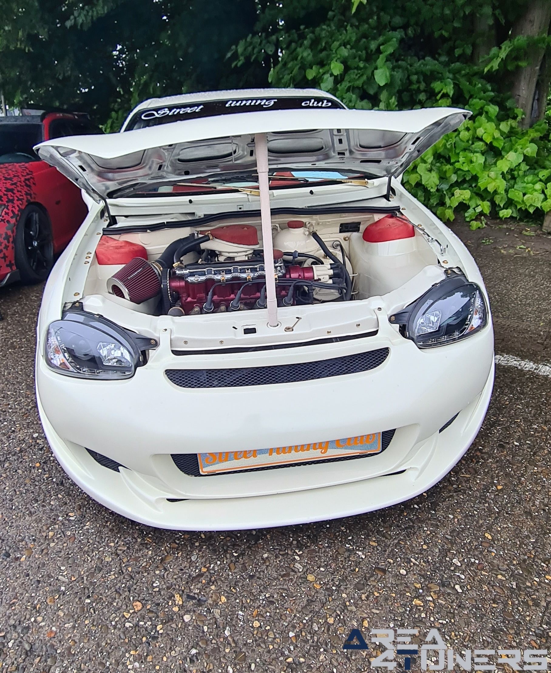 Modified Madness Volumen 1
Imagen del reportaje de la revista Tuning Area4tuners.es, de la concentración de coches Tuning del año 2024 en Herself, Bélgica.