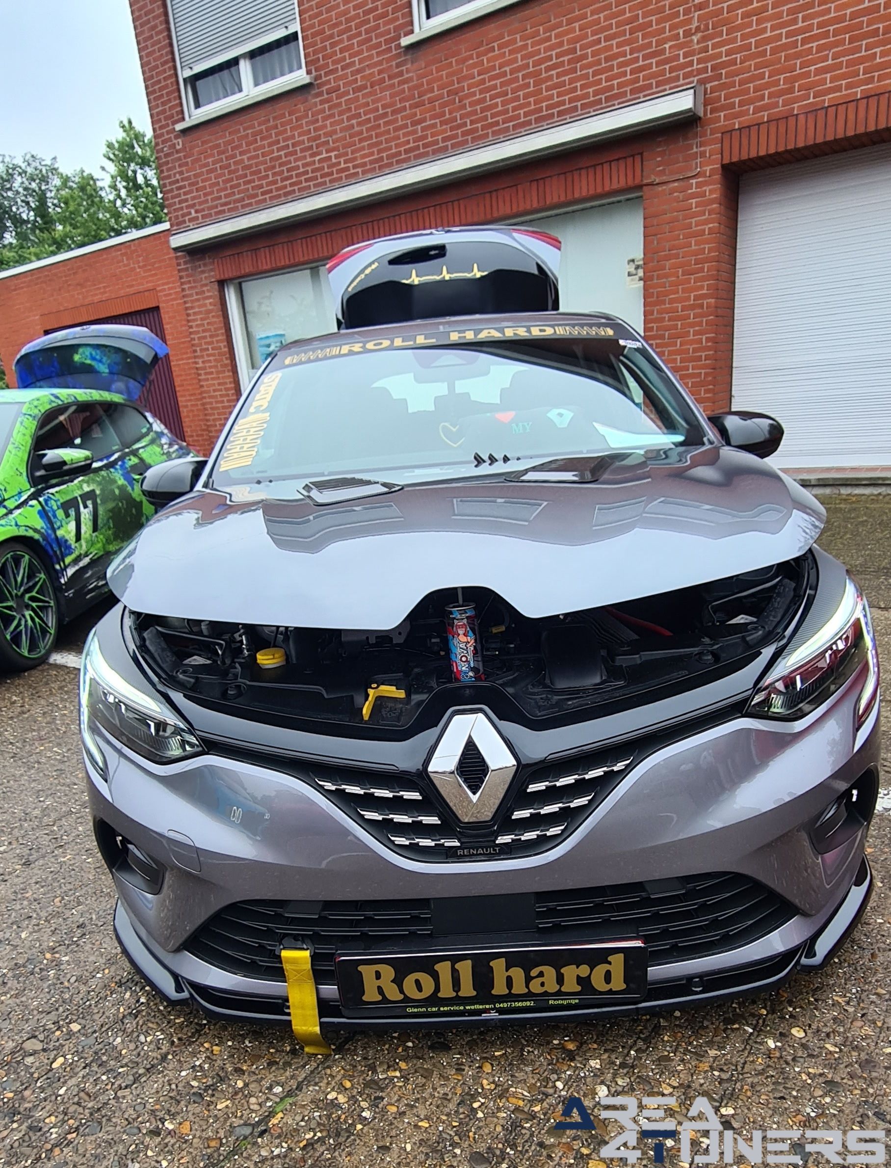 Modified Madness Volumen 1
Imagen del reportaje de la revista Tuning Area4tuners.es, de la concentración de coches Tuning del año 2024 en Herself, Bélgica.