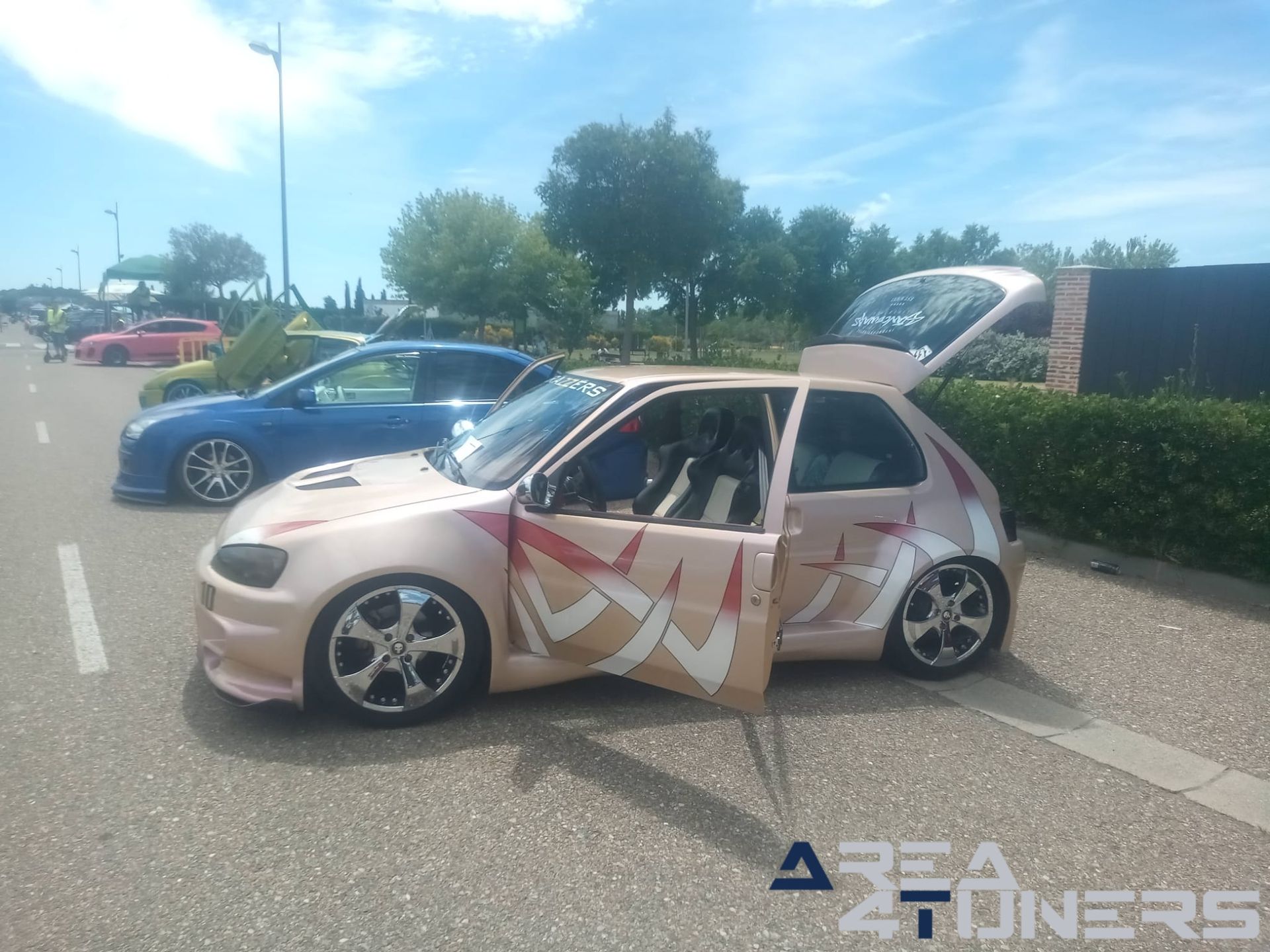 Aldeamayor Tuning Show
Imagen del reportaje de la revista Tuning Area4tuners.es, de la concentración de coches Tuning del año 2024 en Aldeamayor De San Martín, Valladolid, España.