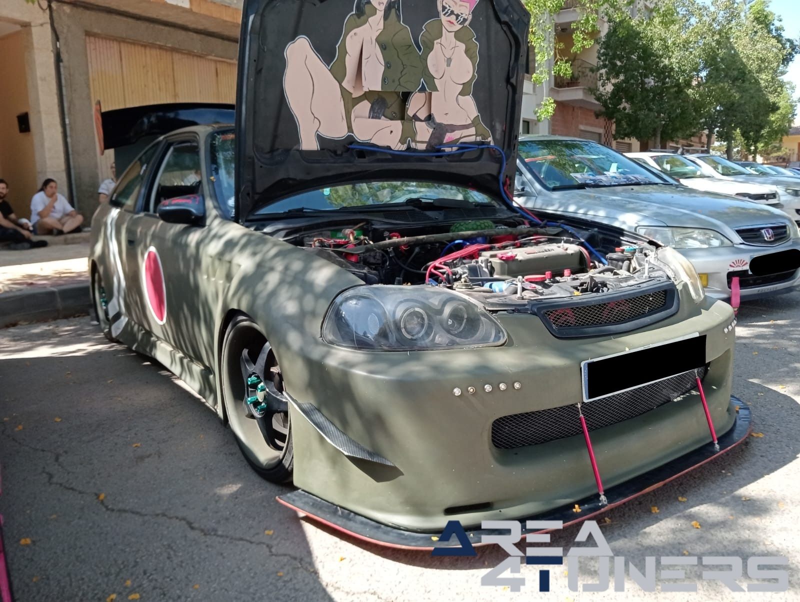 Concentración Multimarca Alqueria
Imagen del reportaje de la revista Tuning Area4tuners.es, de la concentración de coches Tuning del año 2024 en Alqueria, Alicante, España.