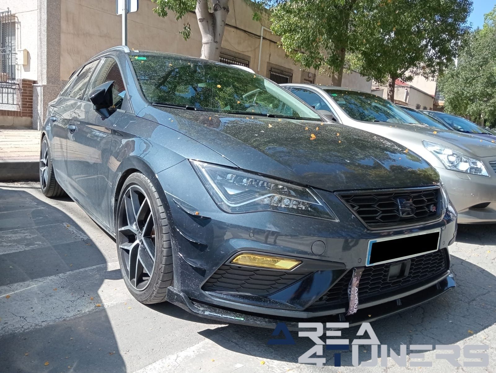 Concentración Multimarca Alqueria
Imagen del reportaje de la revista Tuning Area4tuners.es, de la concentración de coches Tuning del año 2024 en Alqueria, Alicante, España.