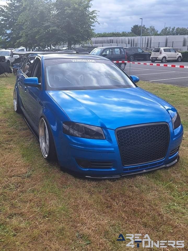 Adventure Tuning Night 12 Komen
Imagen del reportaje de la revista Tuning Area4tuners.es, de la concentración de coches Tuning del año 2024 en Comines-Warneton, Bélgica