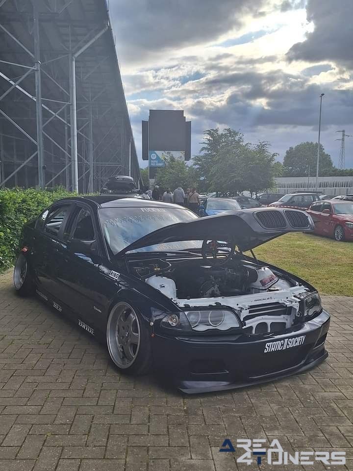 Adventure Tuning Night 12 Komen
Imagen del reportaje de la revista Tuning Area4tuners.es, de la concentración de coches Tuning del año 2024 en Comines-Warneton, Bélgica